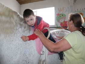 Children with special needs now have the opportunity to recover mentally and emotionally by riding horses. Dozens of children can use this new service in our country.