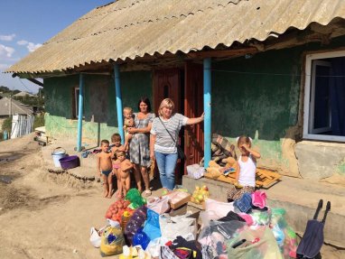 Assiatnce for a family with nine children from Ţînţăreni