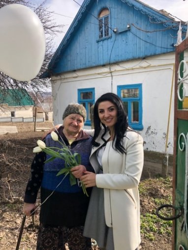 8 марта, команда "caritate.md" посетила и поздравила пожилых женщин!